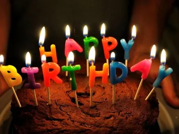 Tarta cumpleaños 'Happy Birthday' Tarta cumpleaños 'Happy Birthday'