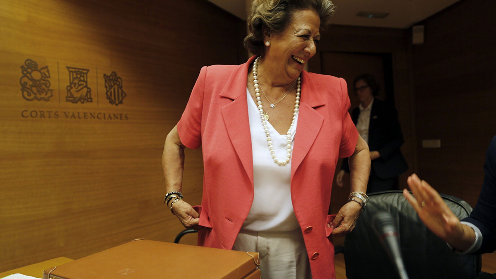 Barberá, senadora salvo que ella renuncie expresamente al escaño
