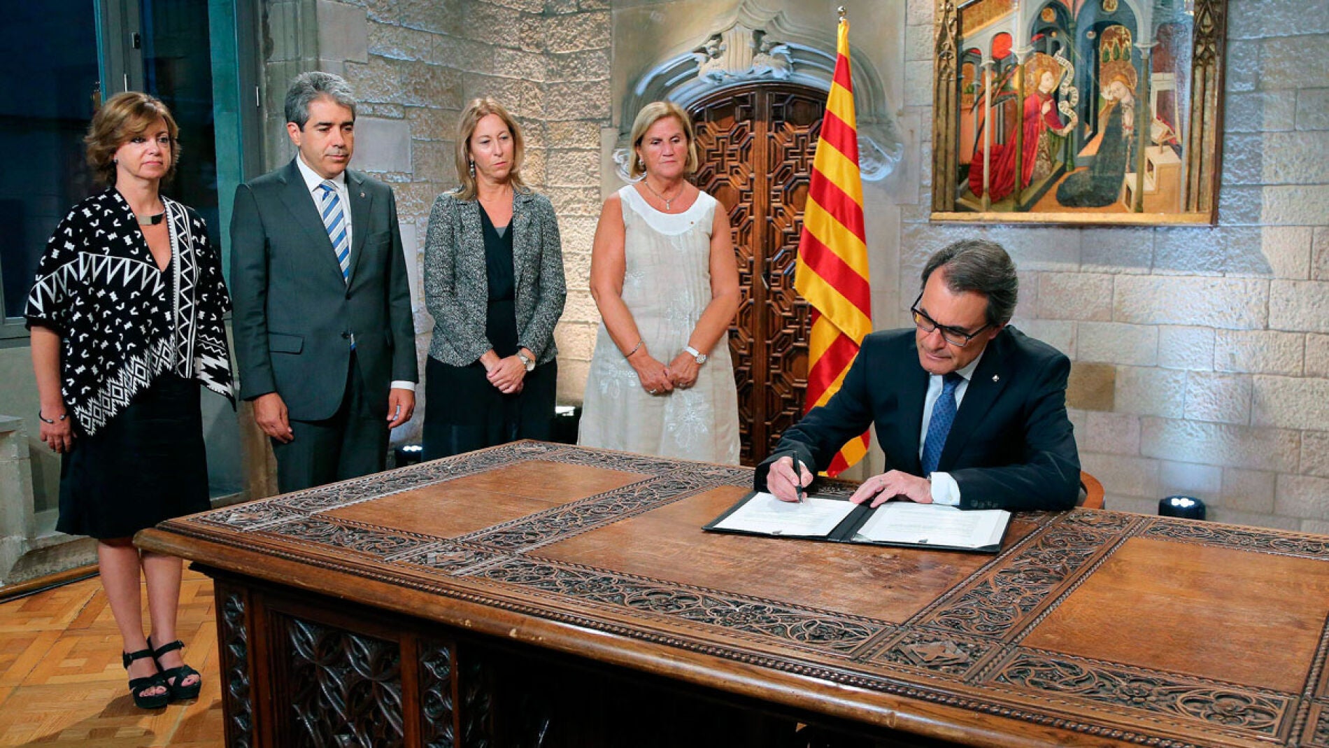 Artur Mas firma el decreto de convocatoria del 27-S