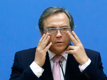 El socialista Antonio Miguel Carmona da explicaciones en rueda de prensa El socialista Antonio Miguel Carmona da explicaciones en rueda de prensa