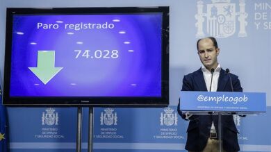El paro baja en julio en 74.028 personas, el mayor descenso ese mes desde 1998