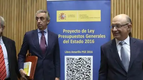 Cristóbal Montoro con el proyecto de los Presupuestos Cristóbal Montoro con el proyecto de los Presupuestos