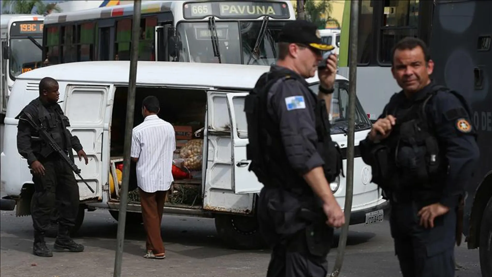 Imagen de archivo de varios agentes de policía en Brasil Imagen de archivo de varios agentes de policía en Brasil