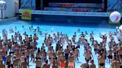 8.000 homosexuales se dan cita en el 'Water Park Day' de Barcelona