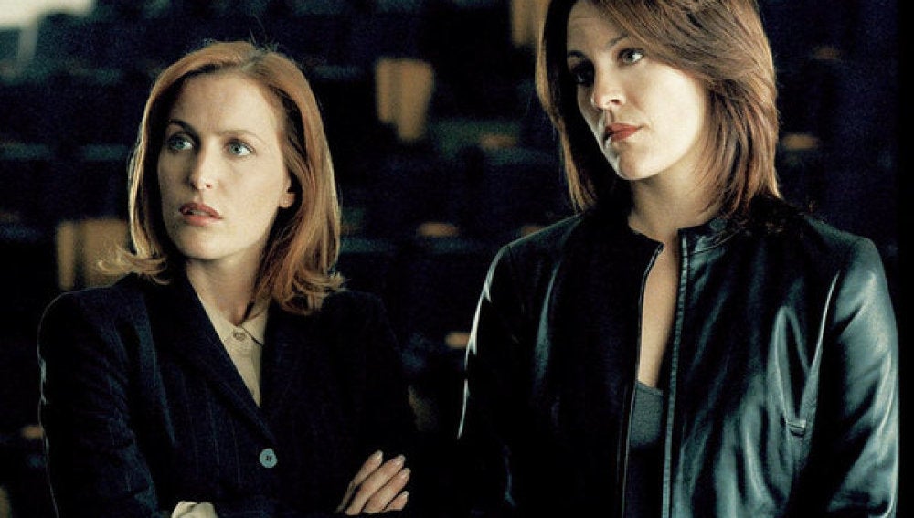 La agente Mónica Reyes y Dana Scully