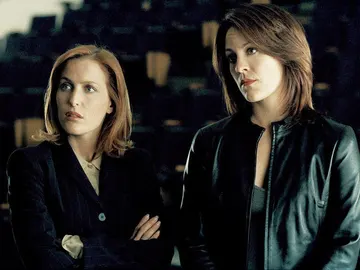 La agente Mónica Reyes y Dana Scully La agente Mónica Reyes y Dana Scully