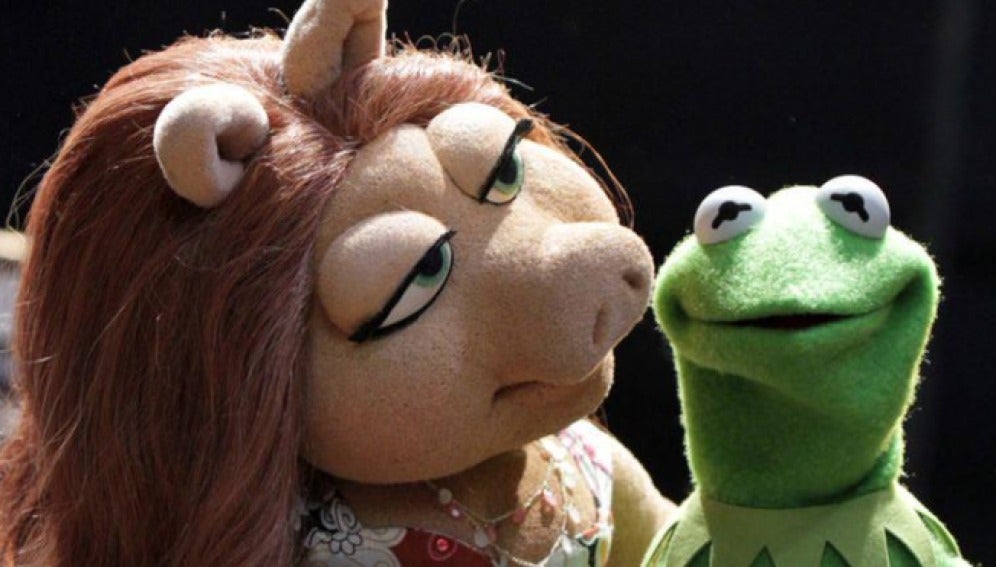 La rana Gustavo junto a Denise, su nuevo amor