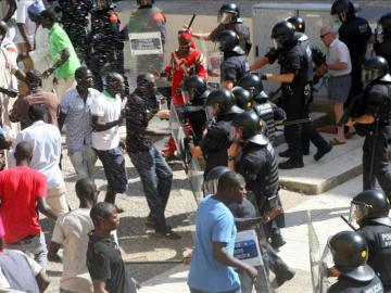 Protestas en Salou por la muerte del mantero senegalés