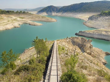 Embalse de Entrepeñas en la cabecera del Tajo Embalse de Entrepeñas en la cabecera del Tajo