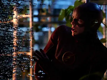 The Flash y ATOM unen sus fuerzas contra Brie Larvin The Flash y ATOM unen sus fuerzas contra Brie Larvin