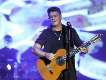 Alejandro Sanz lo da todo en su concierto