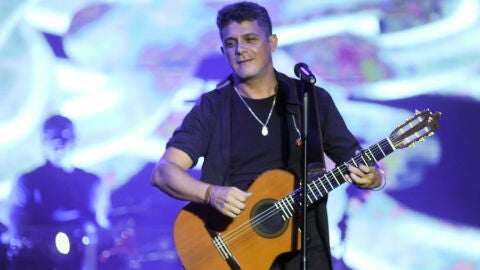 Alejandro Sanz lo da todo en su concierto