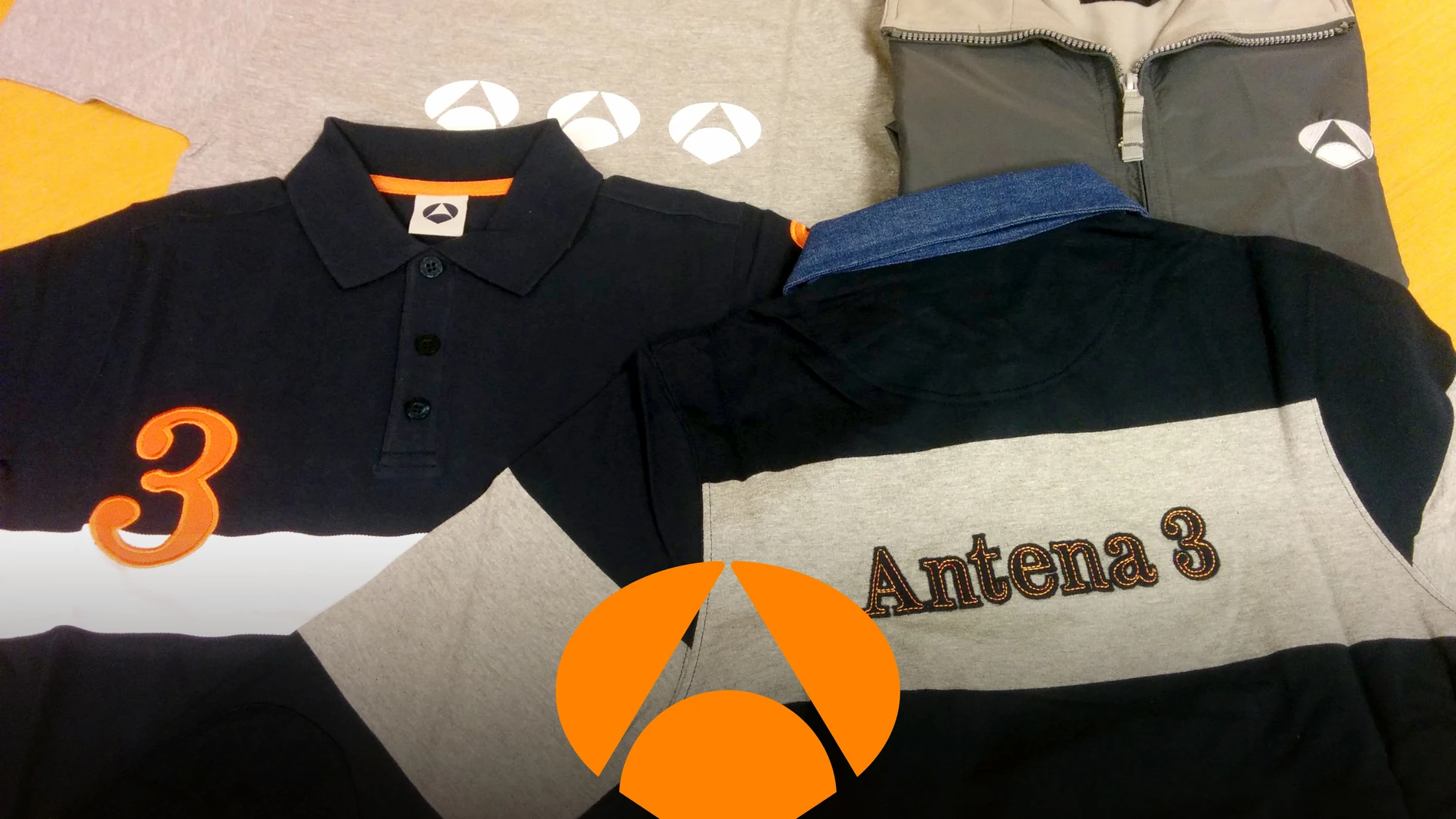 Camisetas, polos y chubasqueros de Antena 3