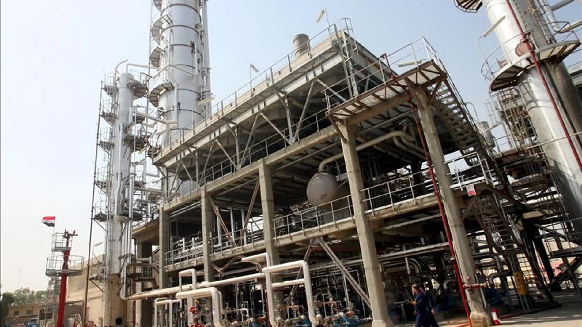Vista de una refinería de crudo en Irak Vista de una refinería de crudo en Irak