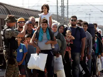 Un grupo de refugiados en la frontera entre Grecia y Macedonia Un grupo de refugiados en la frontera entre Grecia y Macedonia