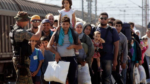 Un grupo de refugiados en la frontera entre Grecia y Macedonia