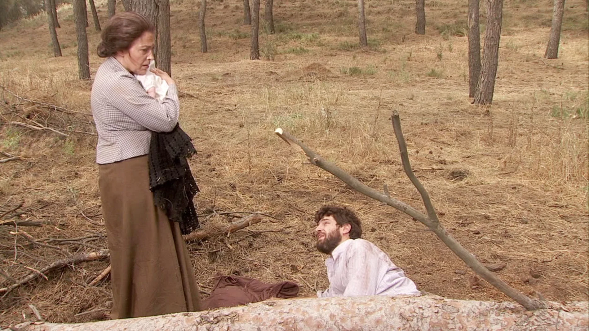 Francisca encuentra a Bosco y Beltrán en el bosque y se lleva al bebé