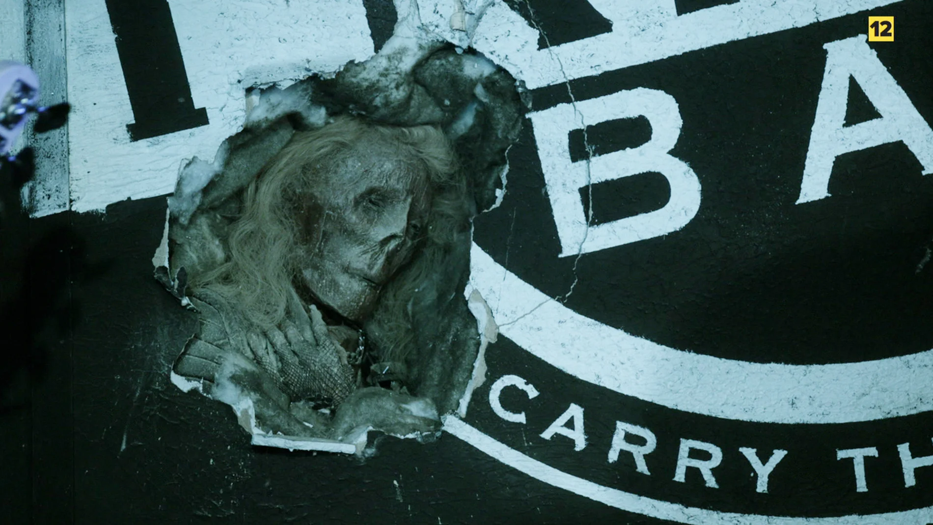 Un mujer momificada es encontrada en la pared de un club nocturno