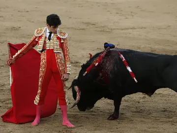 El diestro Alberto López Simón durante el primer toro de los de su lote El diestro Alberto López Simón durante el primer toro de los de su lote