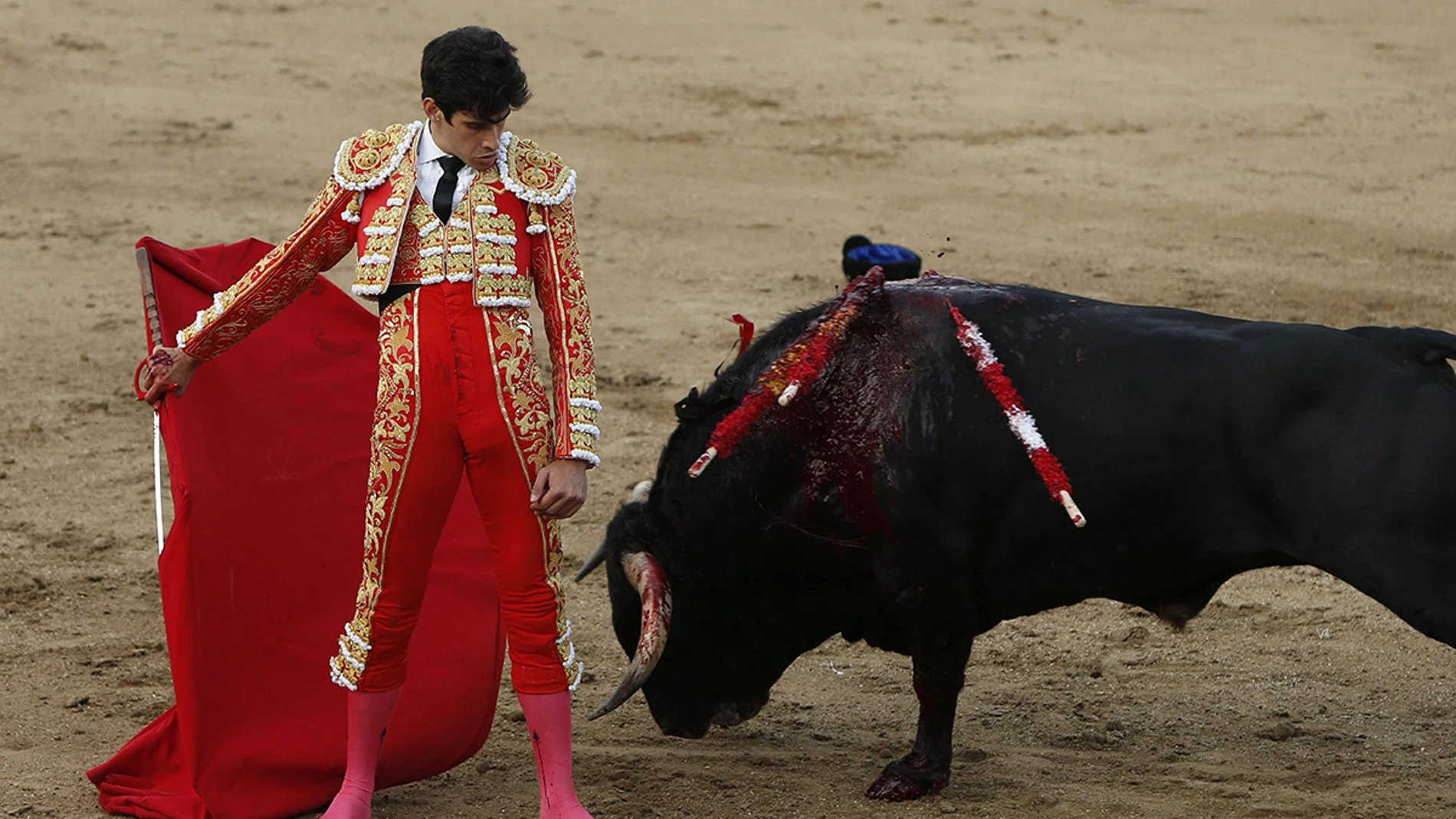 El diestro Alberto López Simón durante el primer toro de los de su lote
