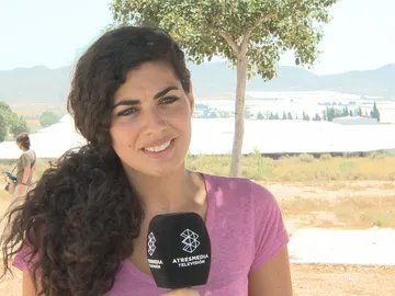 Nya de la Rubia en el rodaje de 'Mar de plástico' Nya de la Rubia en el rodaje de 'Mar de plástico'