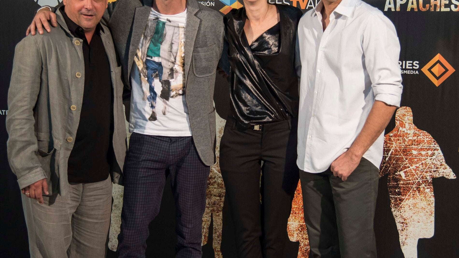 Los actores en la presentación de Apaches 