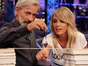 Anna Simon nos enseña a jugar al 'cuchicesto' en El Hormiguero 3.0