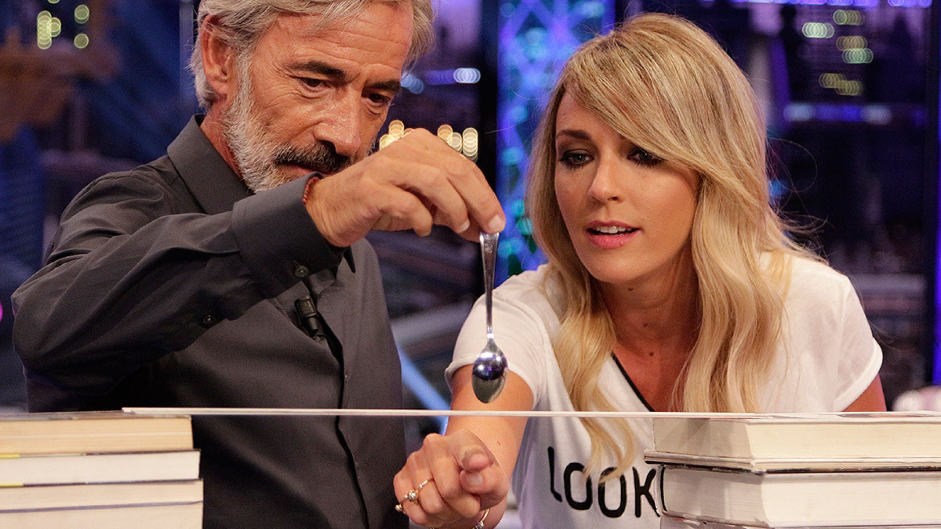Anna Simon nos ense&ntilde;a a jugar al 'cuchicesto' en El Hormiguero 3.0