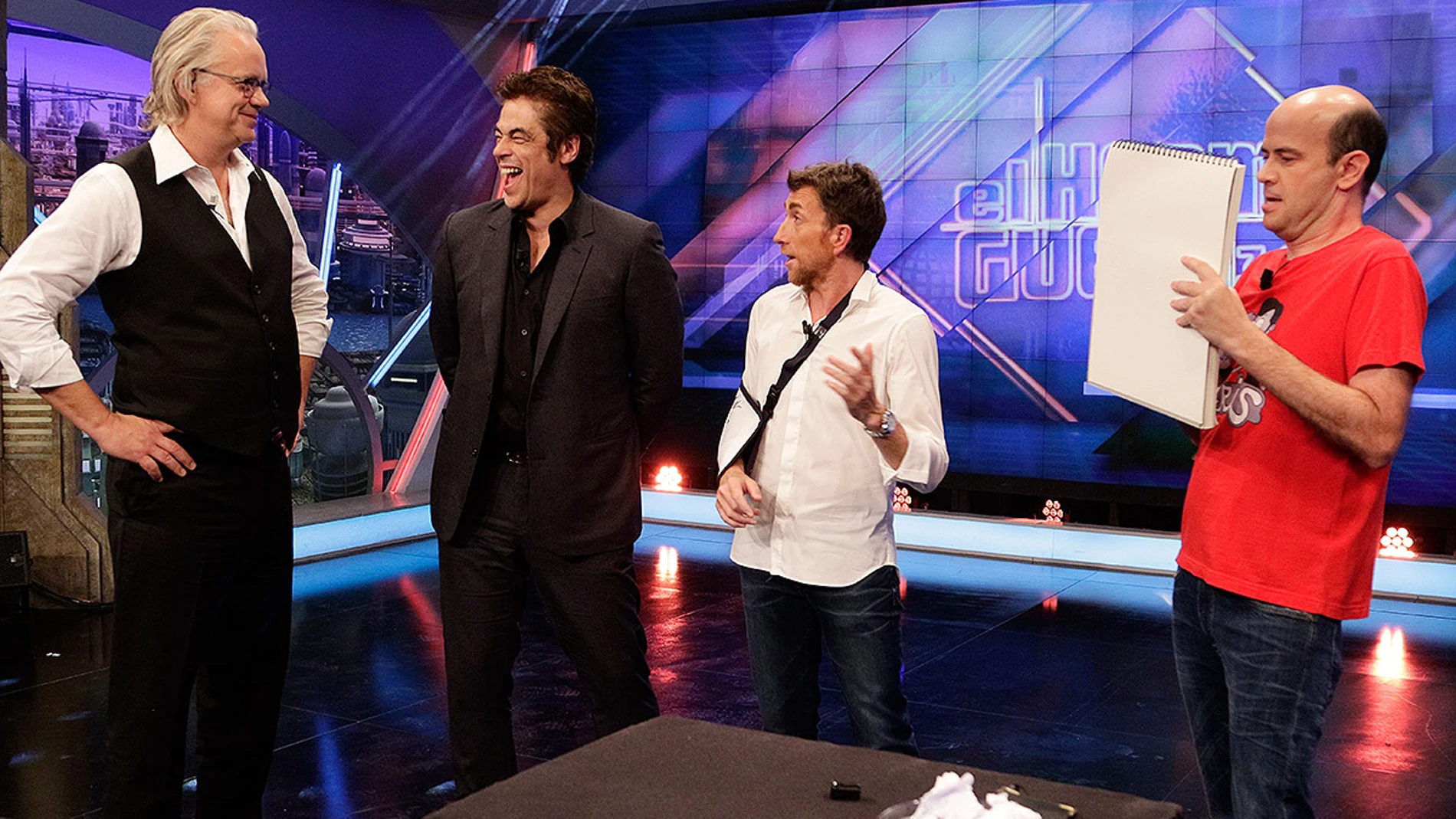 Benicio del Toro y Tim Robbins con Jandro en El Hormiguero 3.0