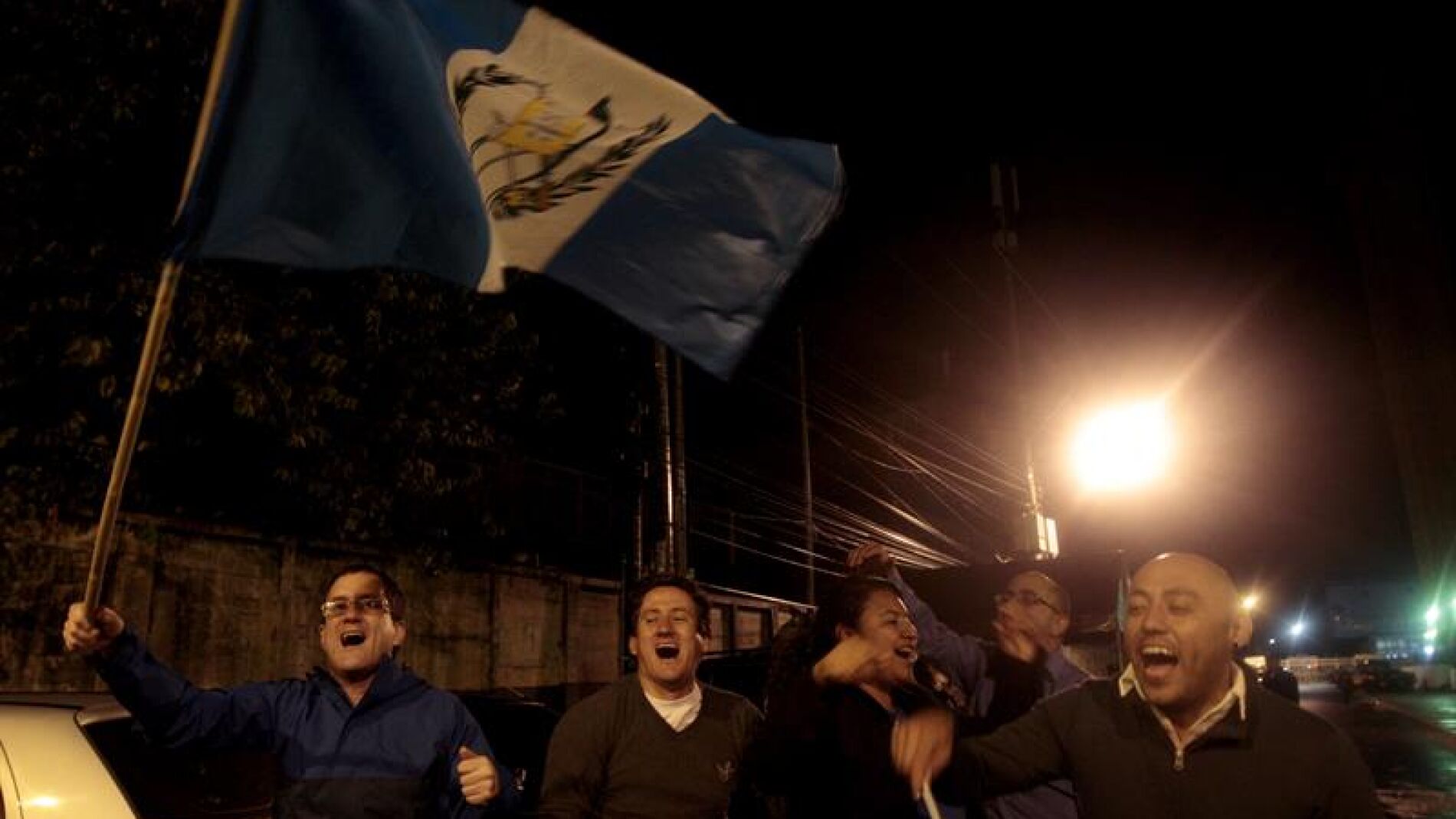 Ciudadanos guatemaltecos celebran la dimisi&oacute;n de Otto P&eacute;rez Molina