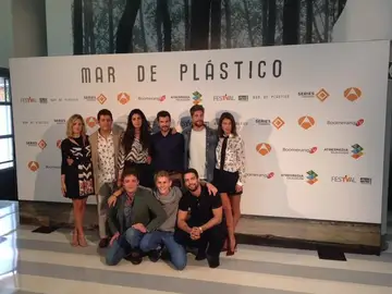 El elenco de 'Mar de plástico' en el FesTVal de Vitoria El elenco de 'Mar de plástico' en el FesTVal de Vitoria