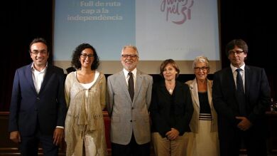 Junts pel Sí presenta su hoja de ruta en busca de la secesión en no más de 18 meses