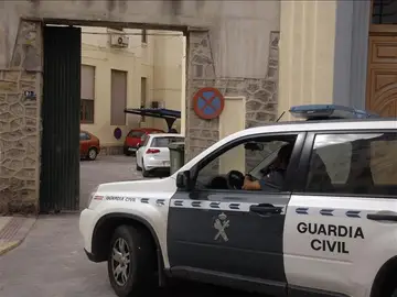Un coche de la Guardia Civil en una imagen de archivo Un coche de la Guardia Civil en una imagen de archivo