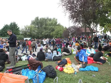 Más de 700 refugiados han pasado la noche al aire libre en Viena Más de 700 refugiados han pasado la noche al aire libre en Viena