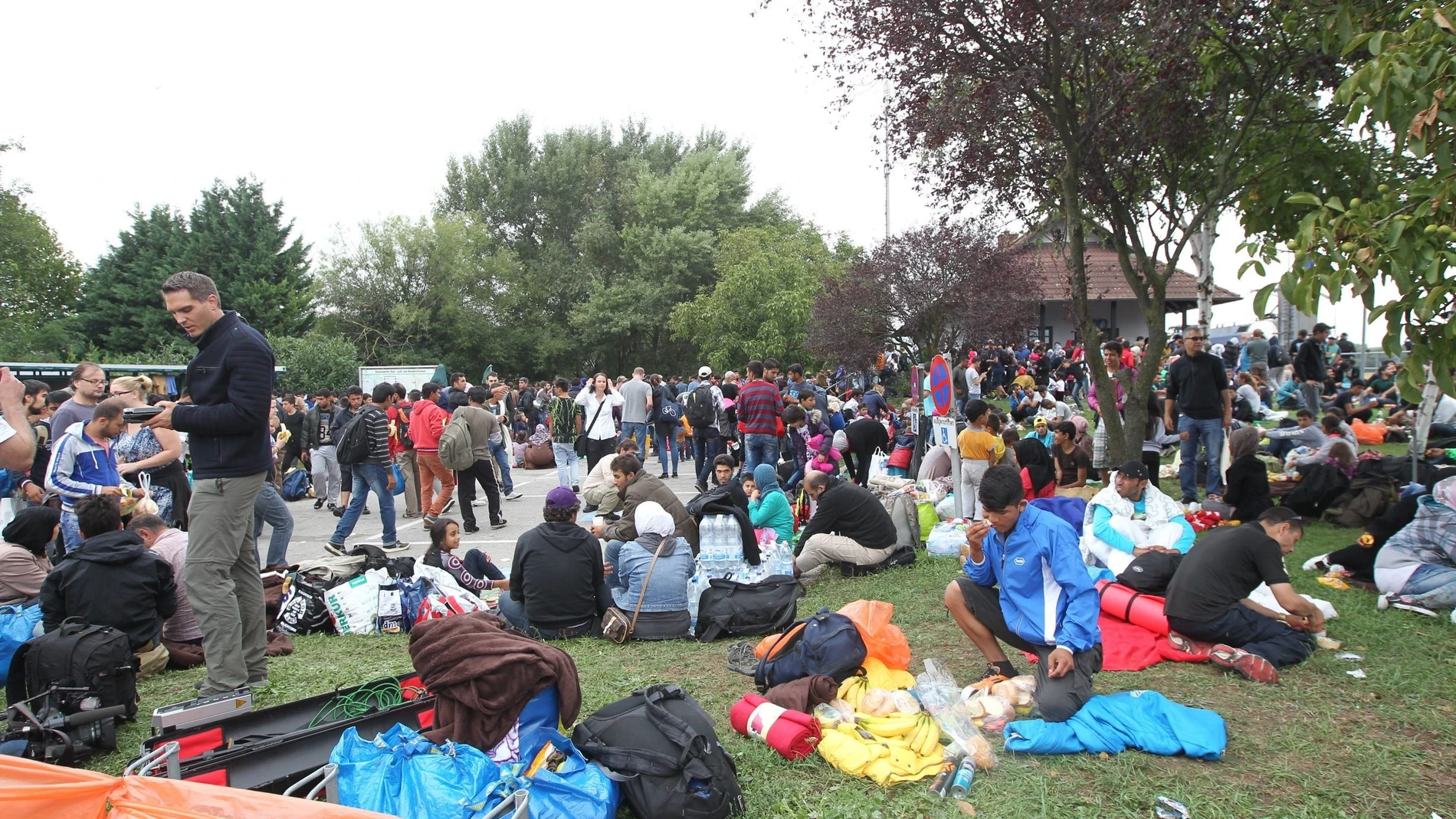 Más de 700 refugiados han pasado la noche al aire libre en Viena Más de 700 refugiados han pasado la noche al aire libre en Viena