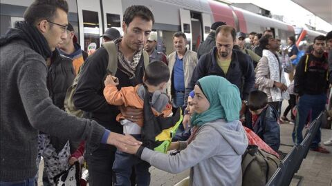 Refugiados en una estaci&oacute;n de tren