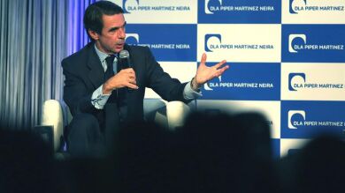Aznar opina que el PP está 