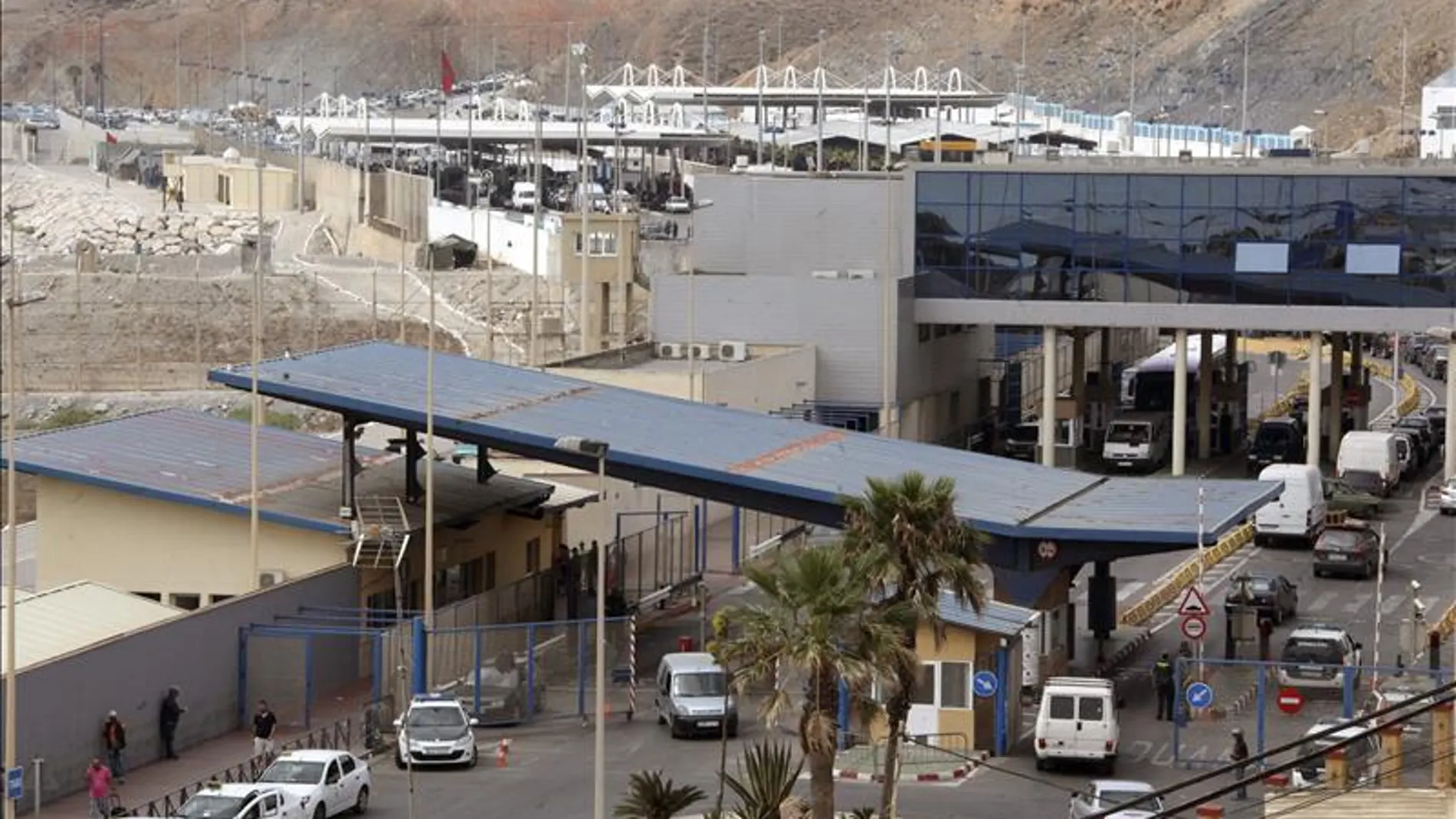 Frontera del Tarajal que separa Ceuta de Marruecos Frontera del Tarajal que separa Ceuta de Marruecos