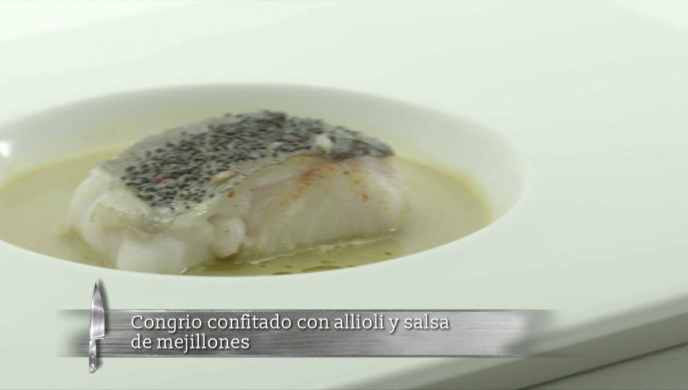 Congrio confitado con allioli y salsa de mejillones