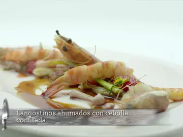 Langostinos ahumados con cebolla confitada Langostinos ahumados con cebolla confitada