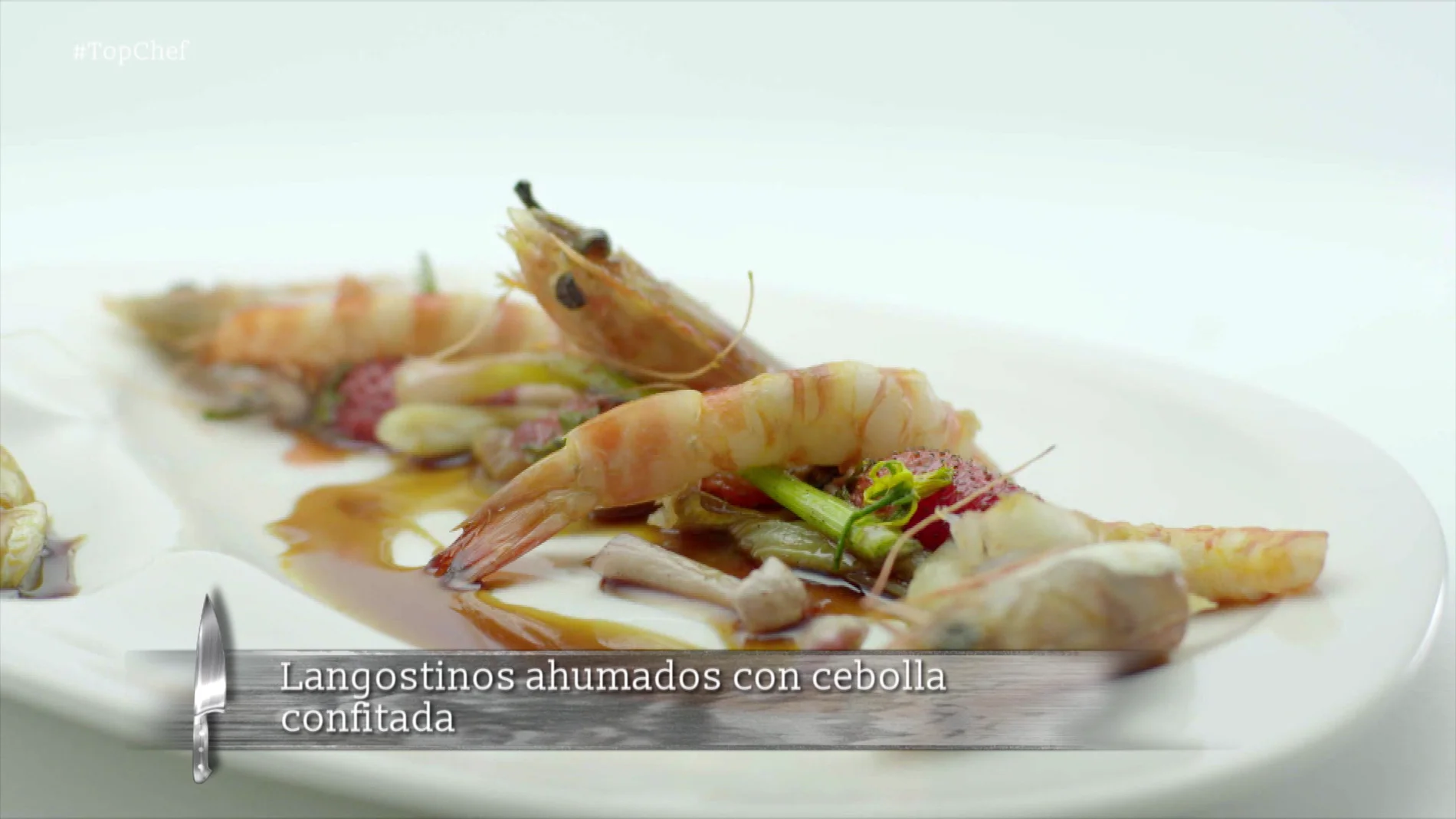 Langostinos ahumados con cebolla confitada