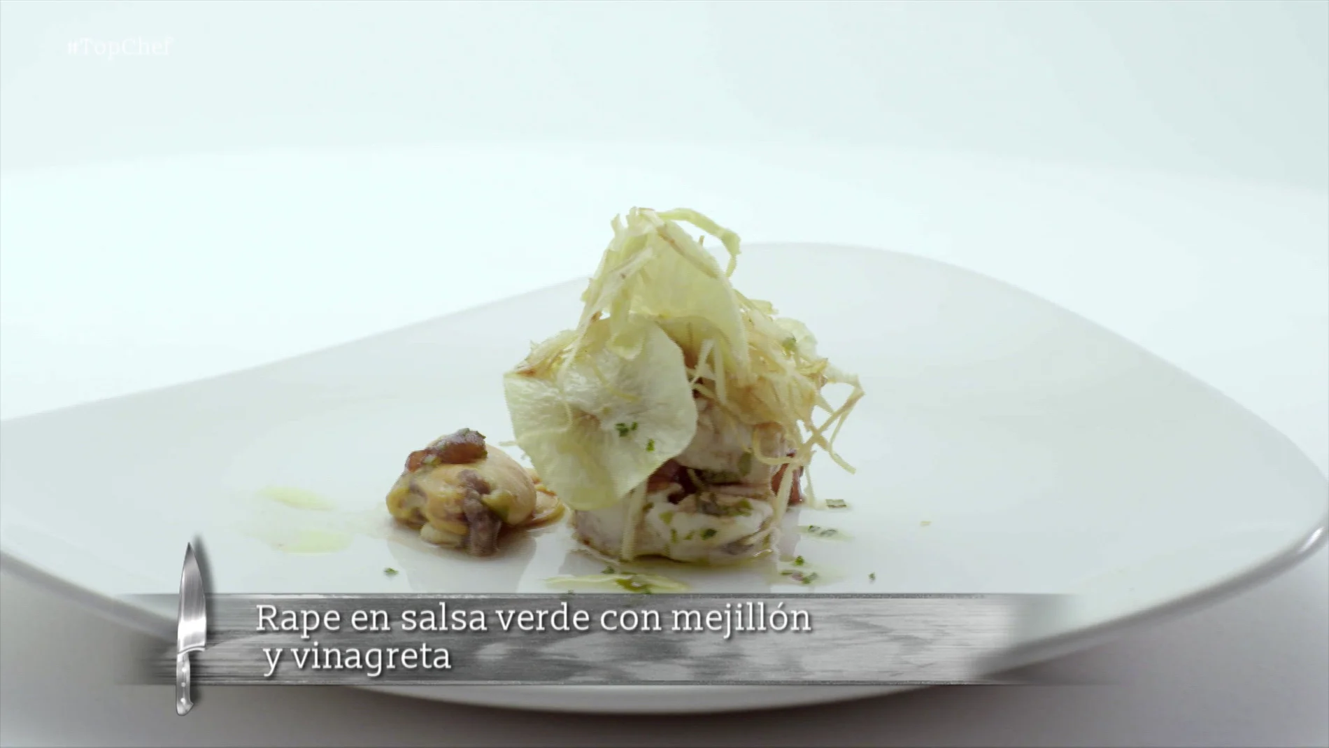 Rape en salsa verde con mejillón y vinagreta