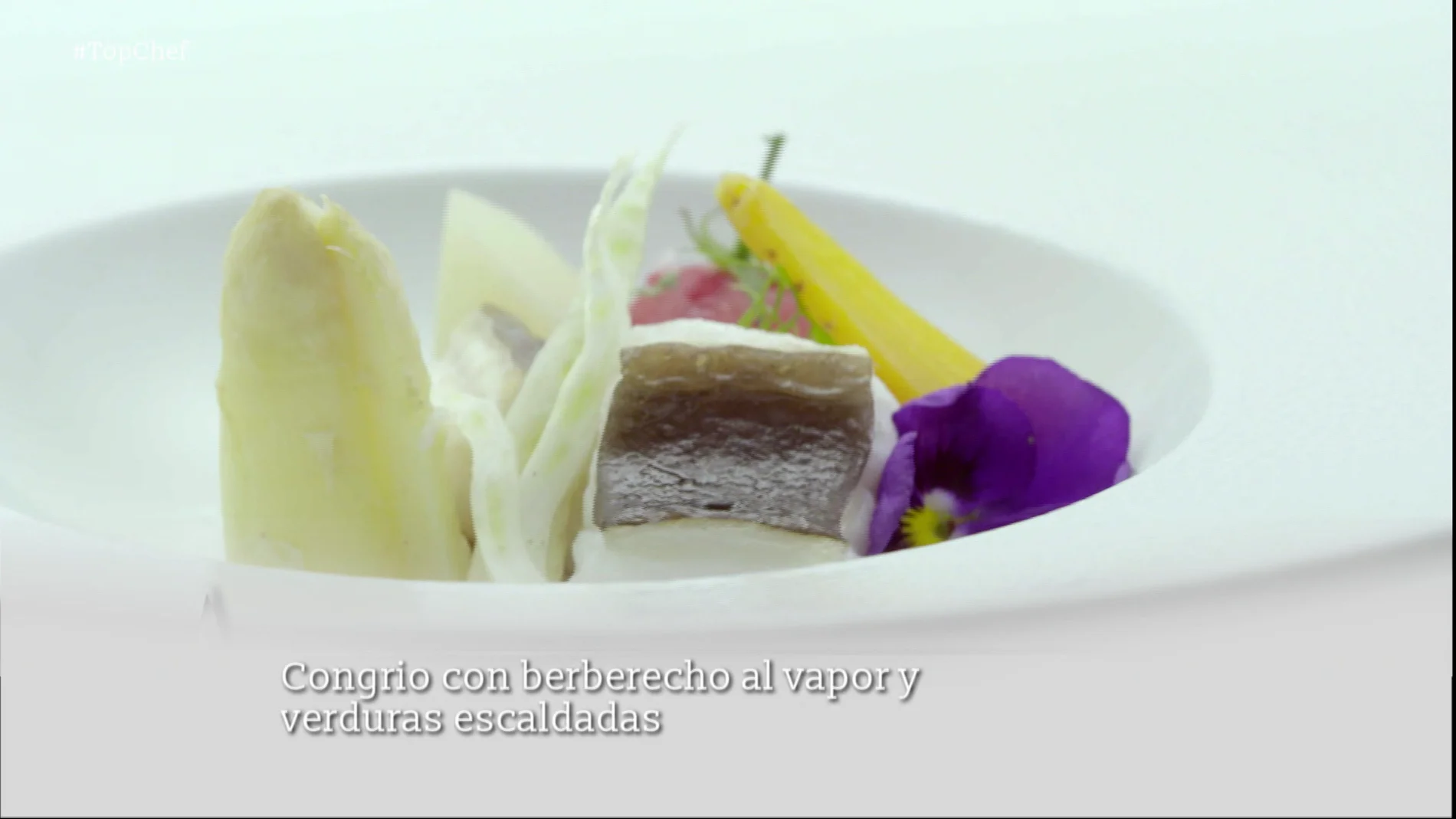 Congrio con berberecho al vapor y verduras escaldadas