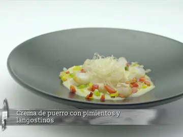Crema de puerros con pimientos y langostinos Crema de puerros con pimientos y langostinos