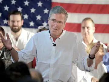 Bush durante su discurso en Miami Bush durante su discurso en Miami