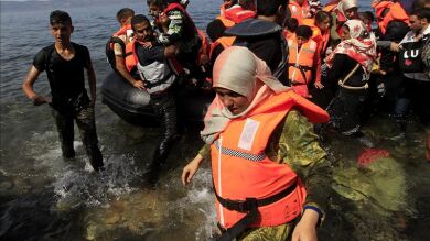 Al menos 34 personas mueren al volcar una embarcación en la que viajaban en el mar Egeo