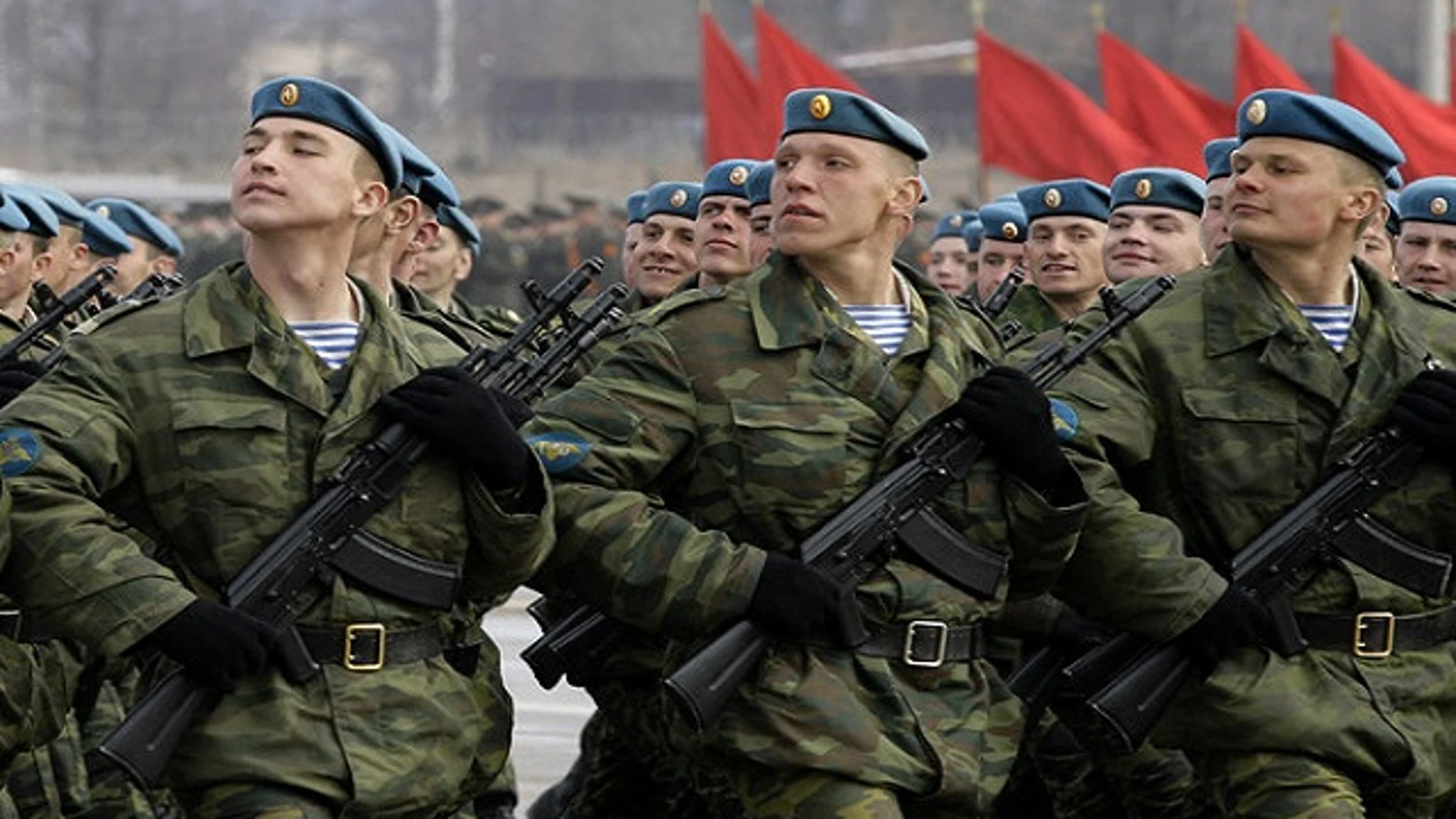 Soldados rusos desfilando Soldados rusos desfilando