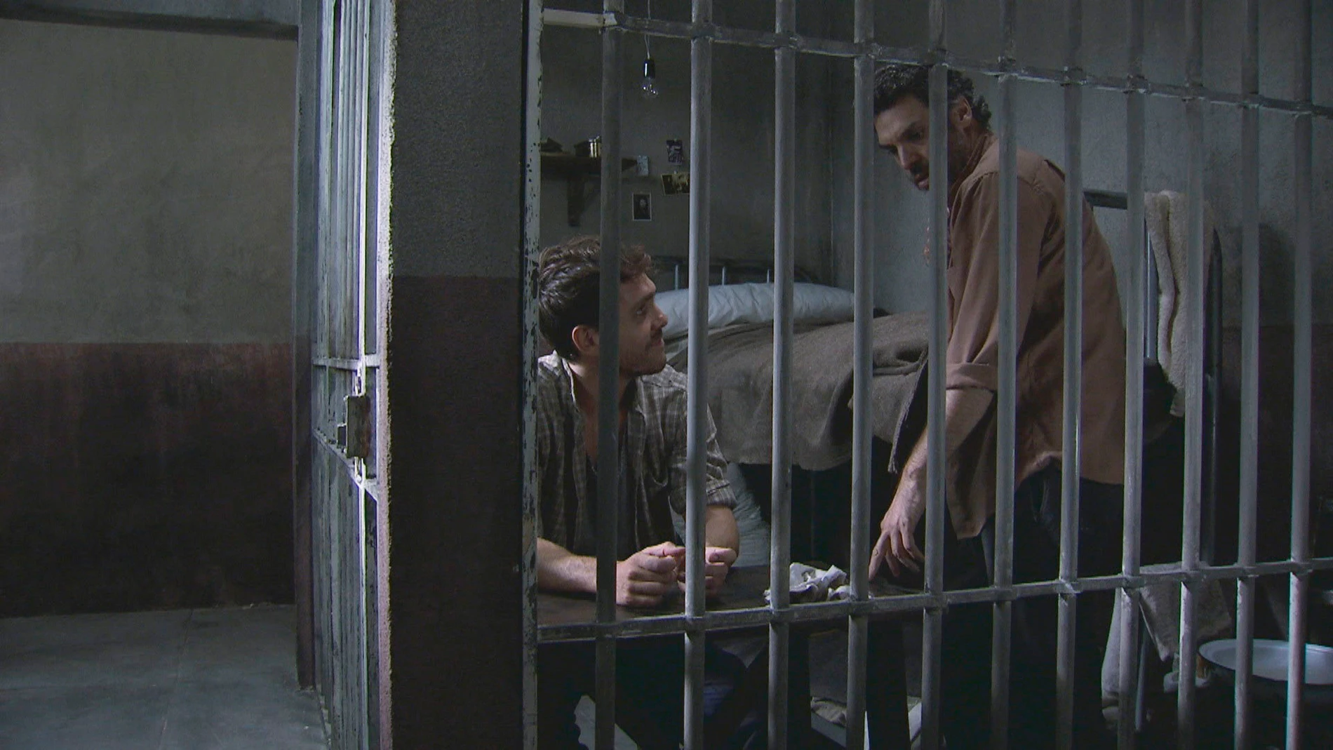 Eladio y Toni en la celda