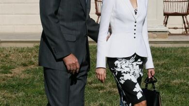 Reyes de España homenajean a George Washington antes de acudir a Casa Blanca