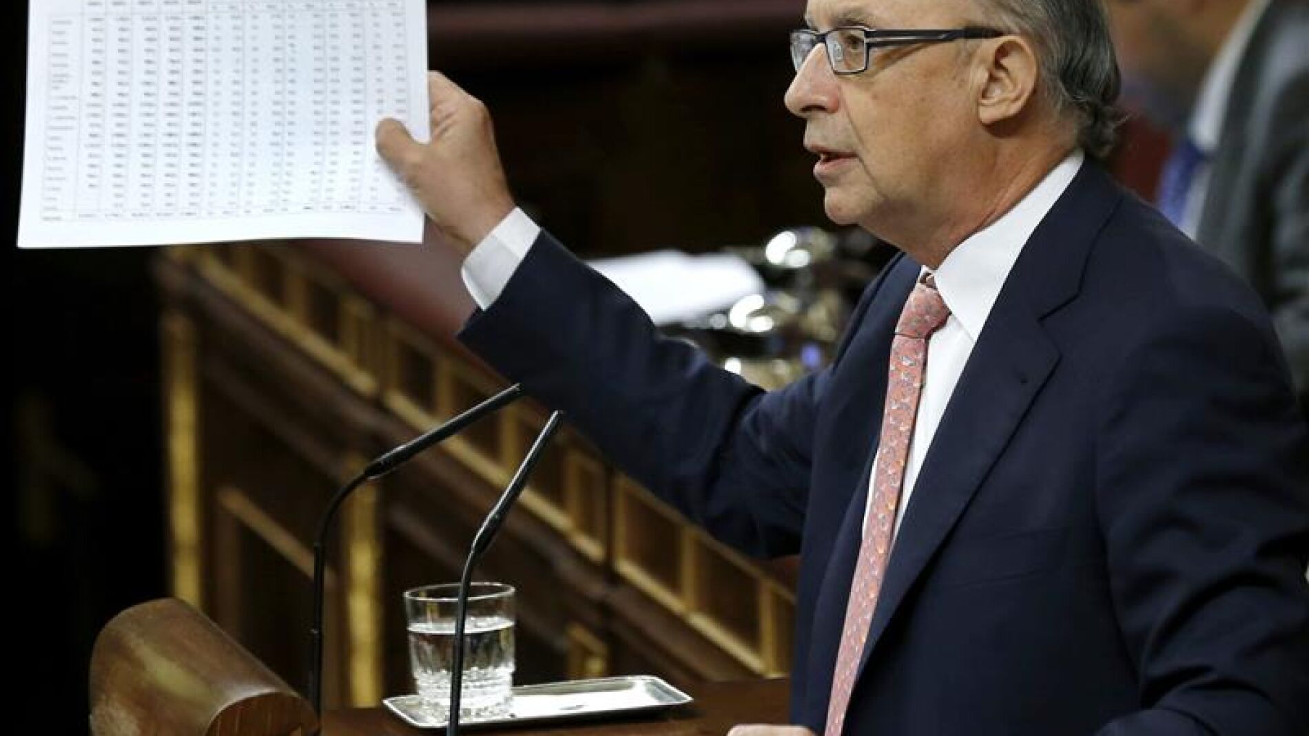 El ministro de Hacienda durante el segundo d&iacute;a del debate de totalidad del proyecto de Ley de Presupuestos para 2016